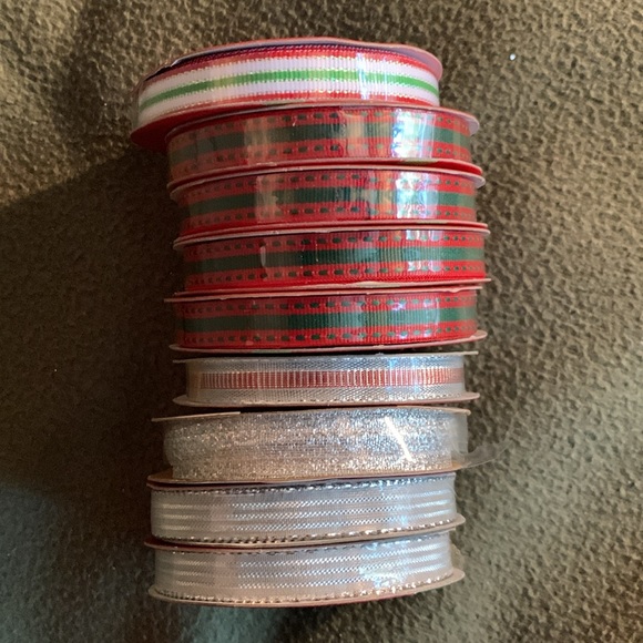 Lot of 22 new Christmas ribbon rolls. Various sizes, colors and patterns. - Picture 5 of 5